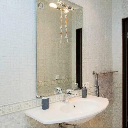 דירה 4 Bedroom With Parking *