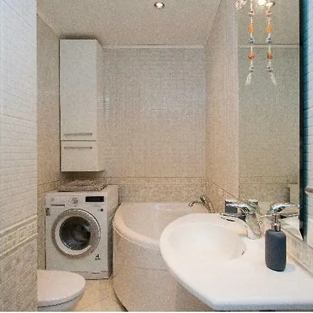 דירה 4 Bedroom With Parking ריגה